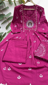 Anarkali kurta set with Cotton Pant & Malmal Dupatta embroidery pattern.